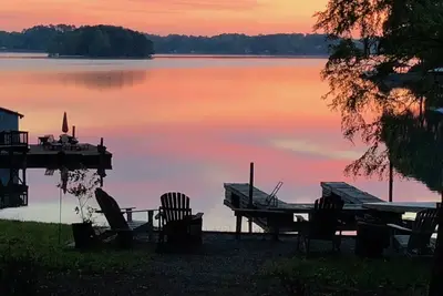 Image de Cozy Ranch w/ Private beach, big views, sleeps 10, & boat on site!