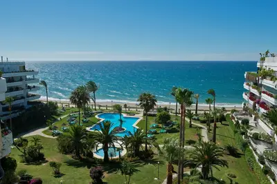 Image de Playa Esmeralda - A beautiful beachfront apartment - holiday rental in Marbella - Puerto Banus