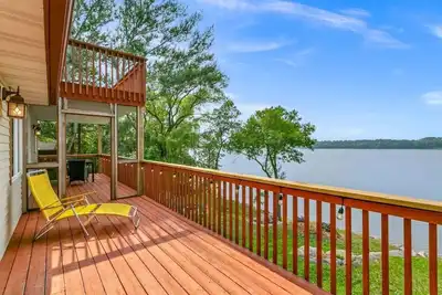 Image de Swan Lake Shores! Relax & Enjoy the View!