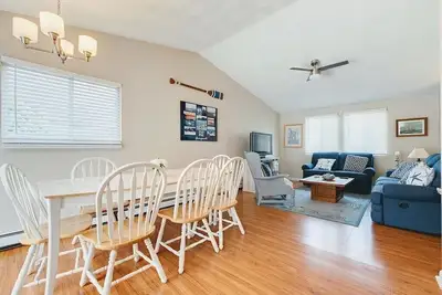 Image de Bright Airy Bonnet Retreat!