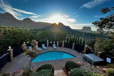 Panoramic Views, pool and 2 hot tubs, pool table