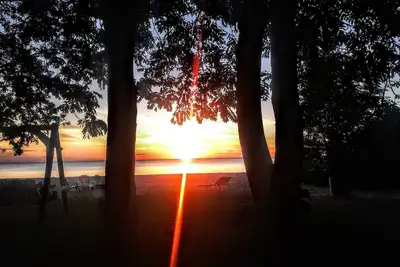 Image de Lake Huron Sunrise House Retreat with Beach