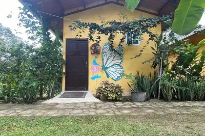 Image de Close to beaches, mountains, waterfalls. Great for nomads. Quiet/rural town.