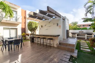 Image de Ground Fl Studio, Nice area, 2 pools, 15 min walk to beach