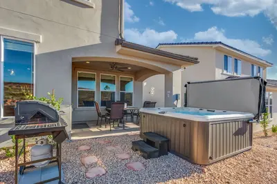 Image de Paseos 1141, Private Hot Tub, Basketball Arcade, Ping Pong, Foosball, and More!