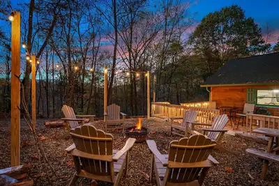 Image de Secluded 4br 3ba cabin w/ Hot Tub, Game Room, Great Location!