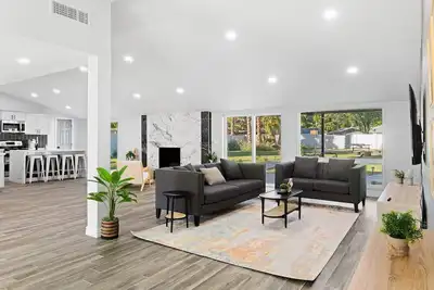 Spacious Home + Guest house in Up-Town Phoenix