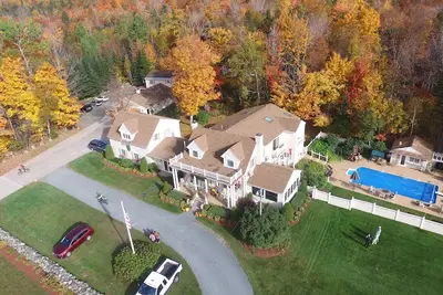 Image de 12 Br/13. 5 Ba Inn w/ Views of White Mountains & Heated Pool