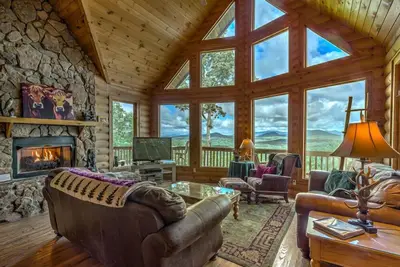 Image de Plane View - Mountain View | Pet Friendly | Hot Tub | Pool Table | Screened Porch
