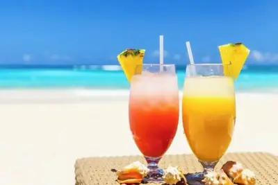 Image de Gorgeous: 8 minute Walk to Beach, Shops & Dining!