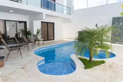 Image de Modern Spacious 5 bedroom villa, Van & driver included \n