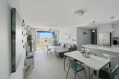 Image de Exceptional Modern Beachfront Escape • Xl Pool • In-Unit Laundry • Vip Parking
