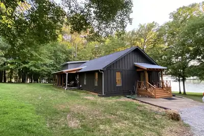 Image de 2. 6 Acres Lakefront Private Renovated