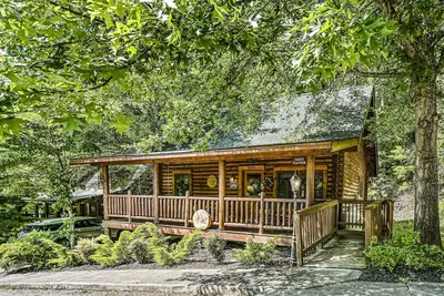 Image de Eagle Feather Cabin in Sevierville, 2 Br, Hot Tub, Fp, Mins to Gatlinburg, Pf