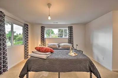 Image de Bright Seattle Cottage w/ Private Backyard Access!