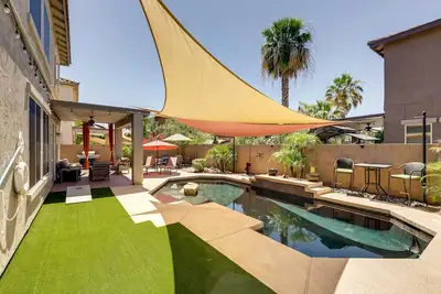 Image de Pool, Fire Pit & Grill: Goodyear Home!
