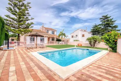 Chalet \"Villa Bonavista\" avec piscine et Wi-Fi