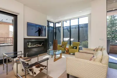 Mountain Modern Condo Near Downtown Ketchum with Private Deck, Mountain Views