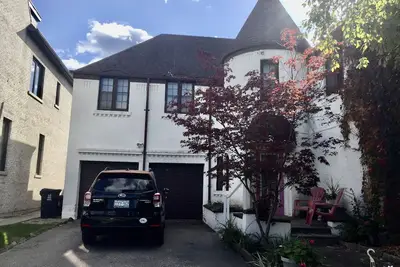 Image de Unique Large Single Family Home In Central Toronto