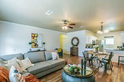 Image de 200 Clay Apt2 with 3br, 2ba, 4 Blocks from Magnolia