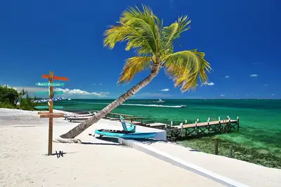 Image de Private Oceanfront, Beach, Hottub and Dock, central location