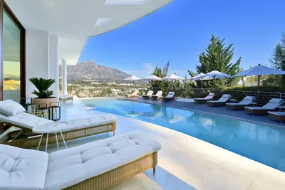 Image de Luxury Villa with Panoramic Views - Puerto Banus