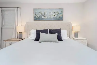 Image de Modernized home - Ready for your family! 3 bedroom/2bathrooms, No Stairs