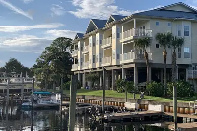 Image de The Salty Snook in Suwannee, Fl Best Location in Complex with Private Boat Slip!