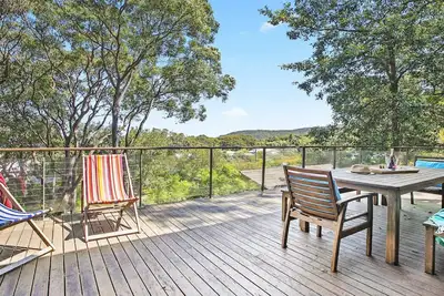 Image de Nestled among the Trees with Beach Views, easy walk to Bouddi National Park