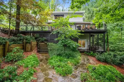 Luxury Escape on Lake Lanier