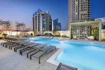 Image de High End Highrise Buckhead Living