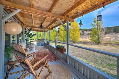 Image de John Day Lakehouse w/ a Great Outdoor Space!