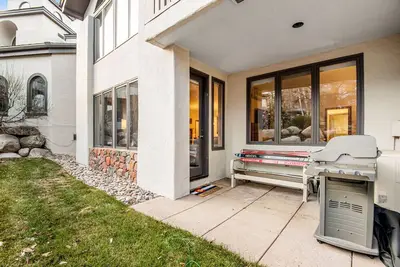 Image de Luxury ski condo with hot tub, pool, & high-speed WiFi