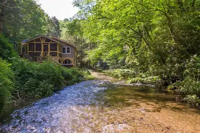 Image de Anglers Cottage Fish off the deck Updated mountain cottage on the Middle Fork of the New River