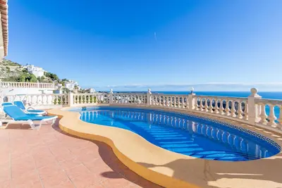 Image de Villa \"Casa Anita\" avec vue sur les montagnes, piscine, Wi-Fi, terrasse et jardin.