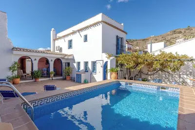 Image de Cottage village rural avec vue imprenable montagnes, piscine privée, climatisation et Wi-Fi