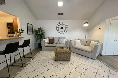 Image de Cozy & Private Boho Style 2 Bed 2 Bath Home