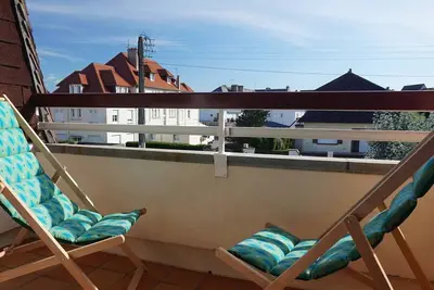 Image de Appartement rénové 5 pers. avec parking, à 100m plage, centre Merville-Franceville, expo Sud