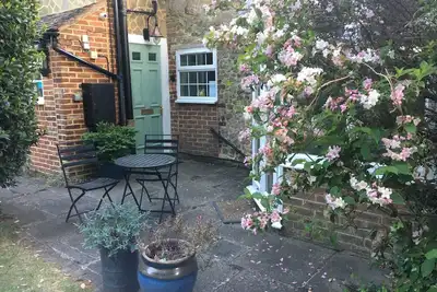 Image de Victorian Stable House with attractive vaulted ceiling, Southdowns.