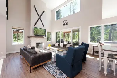 Image de Home Across from Purg - Hot Tub, Pool Table, Fire Pit, Arcade Game