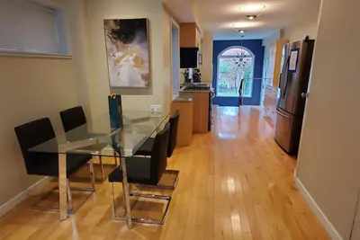 Image de Awesome Midtown House With Hot Tub