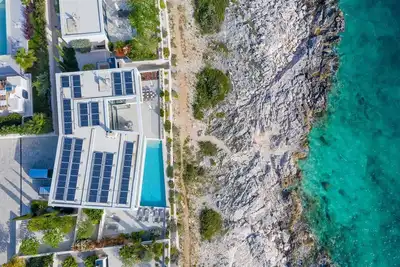 Image de Villa Esperia - superbe villa en bord de mer avec piscine chauffée et sauna à Rogoznica