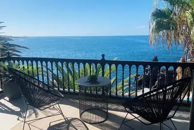 Image de 3 bedroom ocean shore apartment