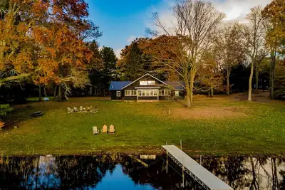 Image de Vanderkamp Ny – Frank Soule Lodge 7 Bedroom Vintage Lakeview Lodge on 850 Acres