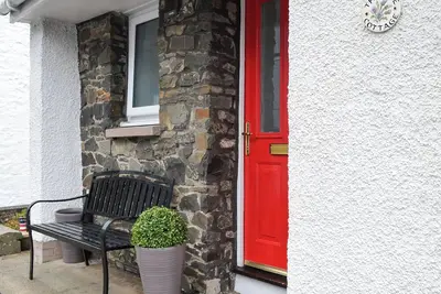 Image de A lovely little cottage perfect for a relaxing holiday in this popular coastal village.