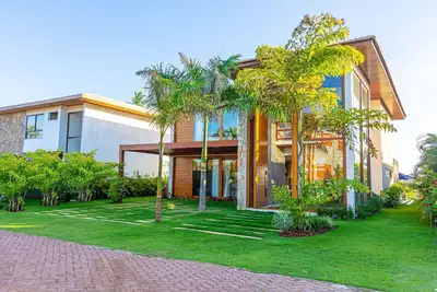 House with 06 suites 200m from the Natural Pools beach