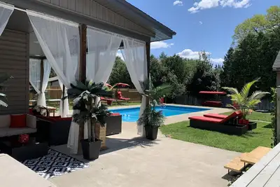 Image de Suburban Oasis with Private Pool, Jacuzzi & Gym!