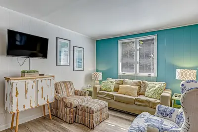 Image de Ground Floor, Walk to Beach | Heated Pool Access