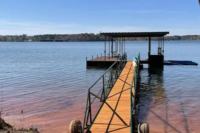 Image de Location! Lakefront House with Dock near Hartwell Marina/Downtown Kayaks/Firepit