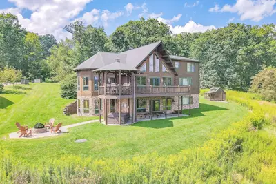 Image de Lake Access, Dock, Hot Tub, Fire Pit, Free Golf + Pickle Ball